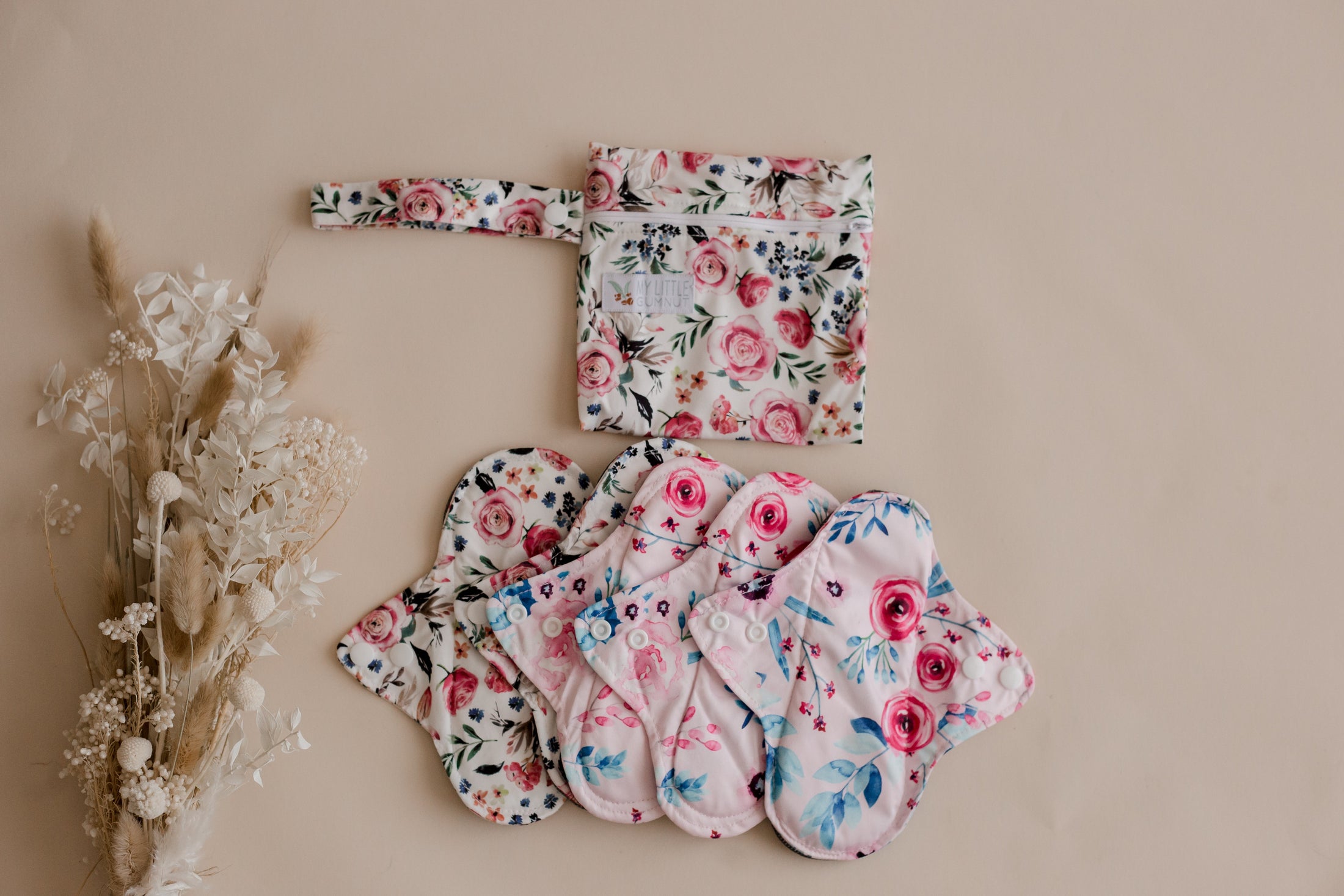 Mini wet bags for storing reusable menstrual pads or reusable breast pads. menstrual pad bag. cloth menstrual pad bag. mini floral wet bag by my little gumnut. 5 floral menstrual pads with mini wet bag 